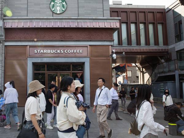 Cuando Starbucks abrió en China en 1999, no había mucha competencia en el café. La mayoría de la gente bebía té. (Jessica Lee/EPA, vÍa Shutterstock)