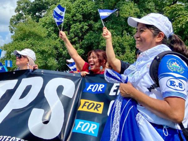 Los hondureños con TPS ven incierto su futuro migratorio en EE UU.