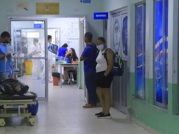 Varios de los hospitales públicos permanencen en condiciones de abandono estructural, con áreas críticas dañadas, equipos obsoletos y quirófanos cerrados.