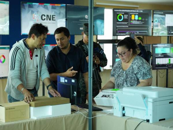 La empresa que se encargará de proveer internet debe entregar kits para 1,783 centros de votación, que equivalen a 3,058 Juntas Receptoras de Votos.