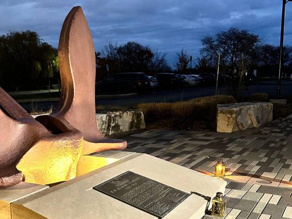 El ancla de 5 mil 444 kilos del Edmund Fitzgerald, en exhibición en un museo en Detroit sobre el naufragio.