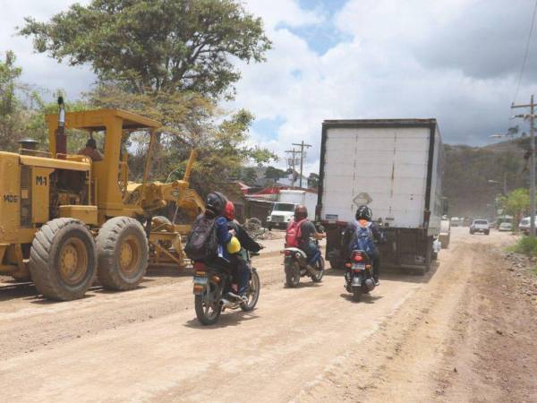 La baja ejecución de estos fondos obliga al Estado a seguir pagando intereses y comisiones por recursos que aún no generan impacto en el país. Algunos proyectos sin avances son de infraestructura vial.