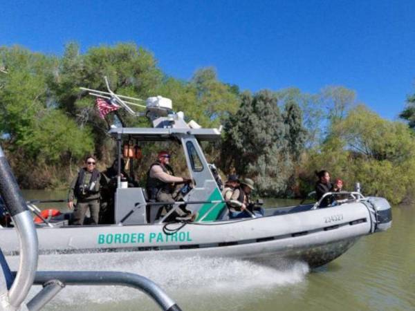 Agentes de la Oficina de Aduanas y Protección Fronteriza de Estados Unidos (CBP, por sus siglas en inglés) patrullan casi 300 millas del Río Grande o Bravo en el sector del Valle del Río Grande en el extremo sur de Texas.