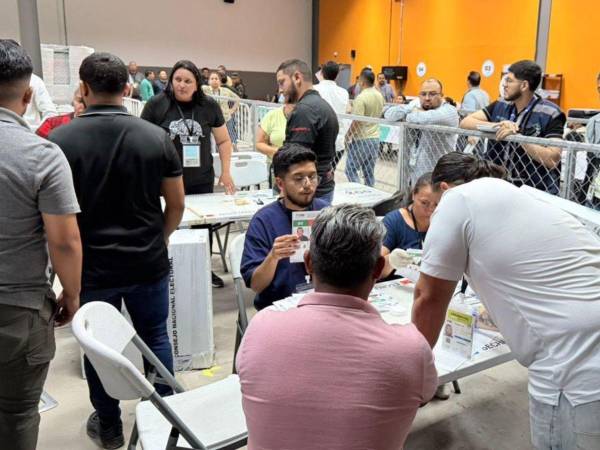 El escrutinio especial es realizado a puertas cerradas en el Centro Logístico Electoral (CLE) y bajo el resguardo de elementos de la Policía Militar.