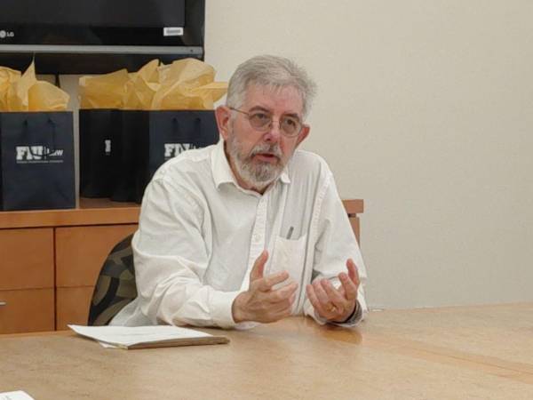 Juan Carlos Gómez, profesor clínico de Derecho y director de la Clínica de Derechos Humanos y Migración de la Universidad Internacional de Florida.