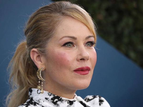 La actriz Christina Applegate fue hospitalizada hace unos días y aún se desconoce su estado de salud.