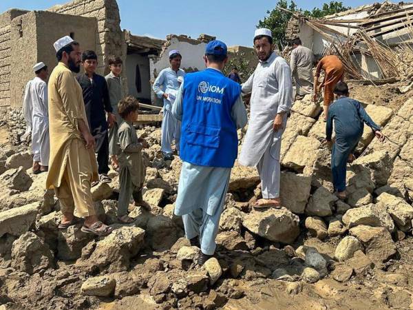 Un potente terremoto deja más de 800 muertos y miles de heridos en el este de Afganistán, uno de los lugares más peligrosos del mundo para sufrir un seísmo.
