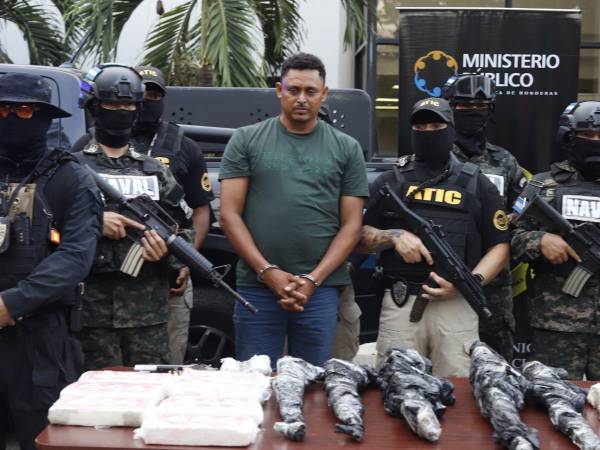 Harber Ulises Chávez Pérez, miembro de Los Coleman, fue capturado durante los allanamientos cuando intentaba huir en una lancha.