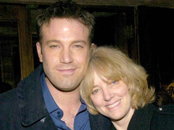 Ben Affleck junto a su madre Chris en una foto de archivo.