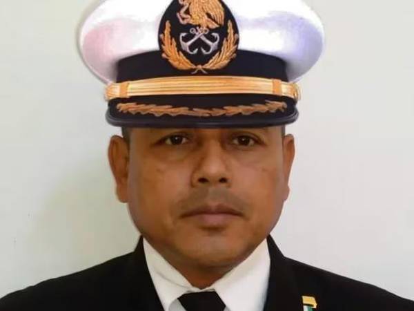 Salvador Villalba Flores<b> </b>era un capitán retirado de la Marina.