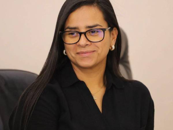 Isis Cuéllar se mantiene en silencio tras las denuncias relacionadas con el desvío de fondos en Sedesol, pero continúa desarrollando de manera discreta su actividad política.