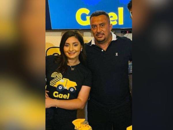 Rina Leal con su hermano Edwin Díaz.