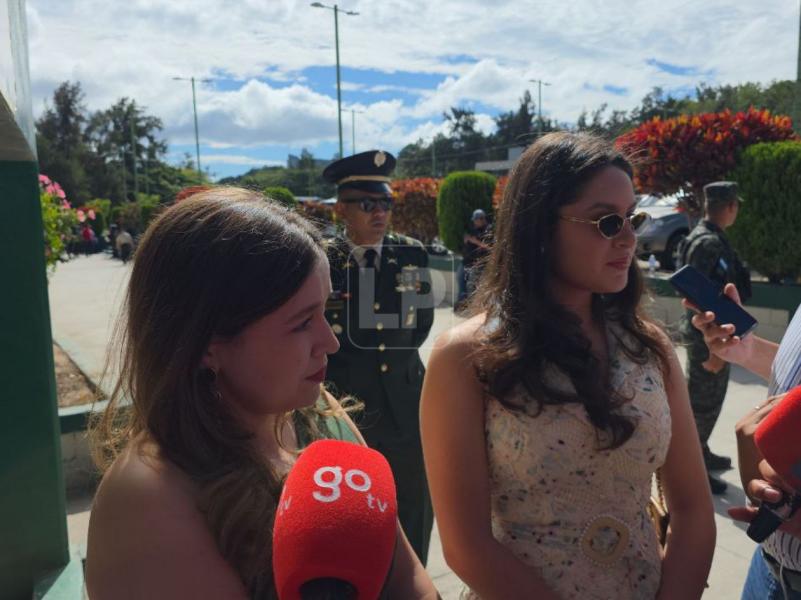 ¿Quién es el general al que acompañaron las hijas de JOH en el traspaso de mando de las FFAA?