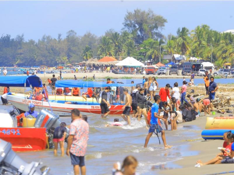 Hondureños retornan a sus hogares tras disfrutar el Feriado Morazánico