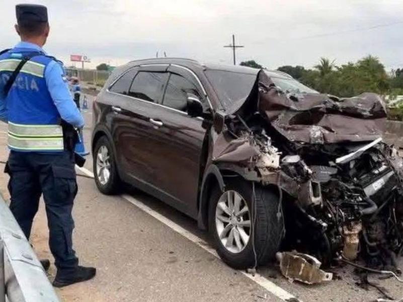 Óscar murió en accidente cuando iba con su esposa de viaje a Roatán