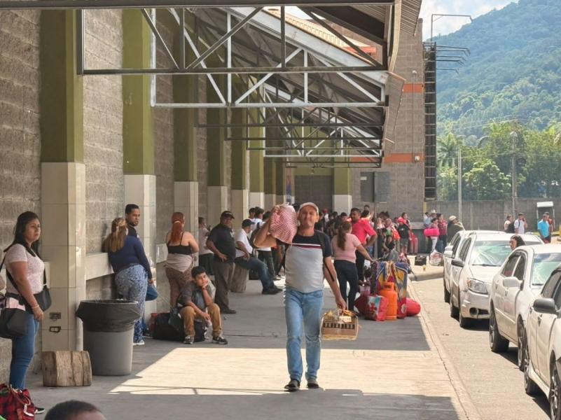 Hondureños retornan a sus hogares tras disfrutar el Feriado Morazánico