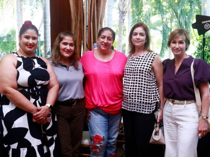 Johana Zaldivar, Isabel Sabillón, Mate Canahuati, Ruth Marie Canahuati e Irma de Molina.