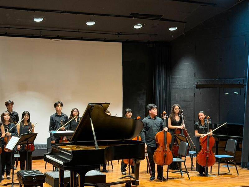 Los jóvenes músicos que fueron parte del programa durante su presentación final este viernes 24 de julio, en el Auditorio Thulin de la Universidad Judson.