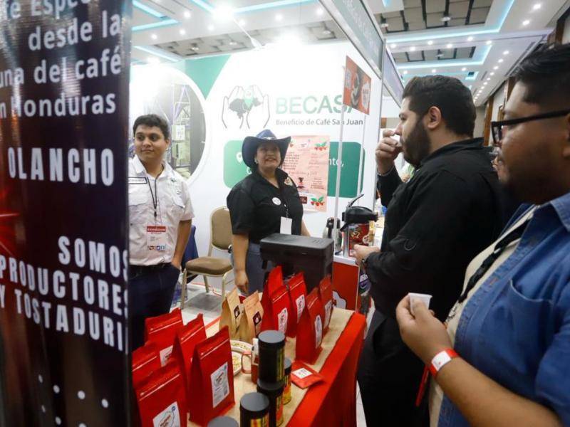 Las degustaciones elevaron los niveles de cafeína de la concurrencia, pero con la excelencia del café hondureño.