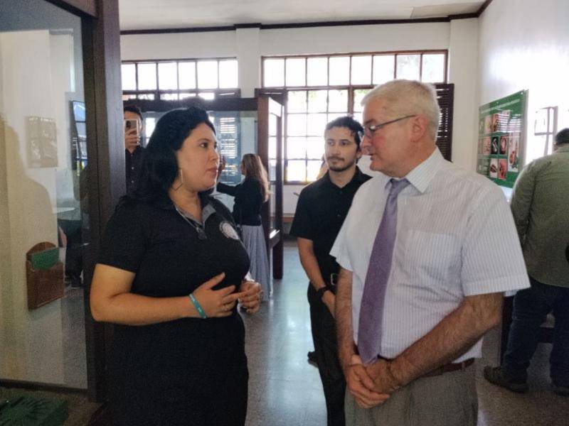 El proyecto VALARH, apoyado por el CEMCA, forma a futuros arqueólogos y financia investigaciones en sitios clave como la isla de Amapala, Tenampúa y Los Naranjos. El objetivo es que los hondureños se apropien de su pasado a través de la investigación científica y la cooperación académica internacional, según el embajador de Francia.