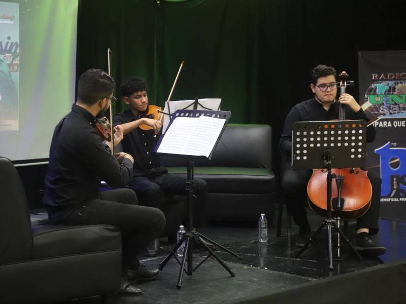 El Trío Clásico Intermezzo dio un recital previo al evento.