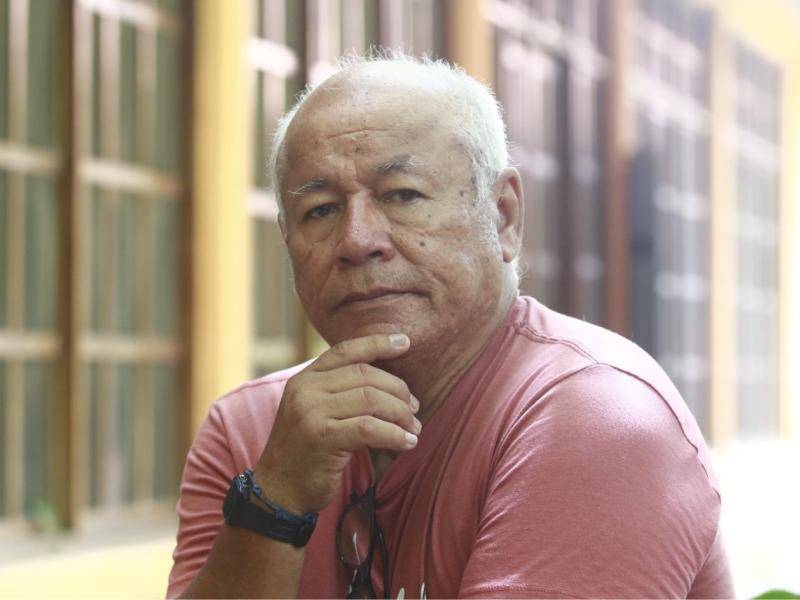 El artista hondureño nació en San Pedro Sula, pero actualmente reside en Valle de Ángeles, Francisco Morazán.