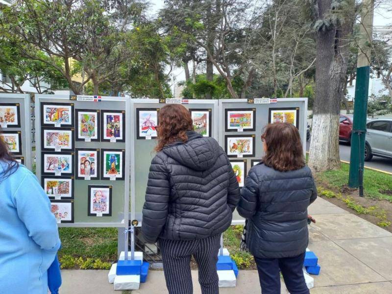 Hondureño lidera museo itinerante con más de 600 artistas en Perú