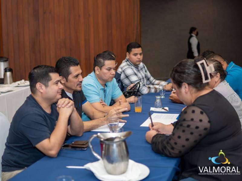 Valmoral fortalece las habilidades de líderes empresariales en SPS
