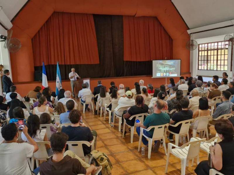 El Proyecto VALARH (Valorización de 60 años de investigaciones y estructuración de la arqueología Francesa en Honduras) es una iniciativa conjunta entre la UNAH y la Embajada de Francia iniciada en 2025 para proteger, investigar y difundir el patrimonio cultural prehispánico hondureño.