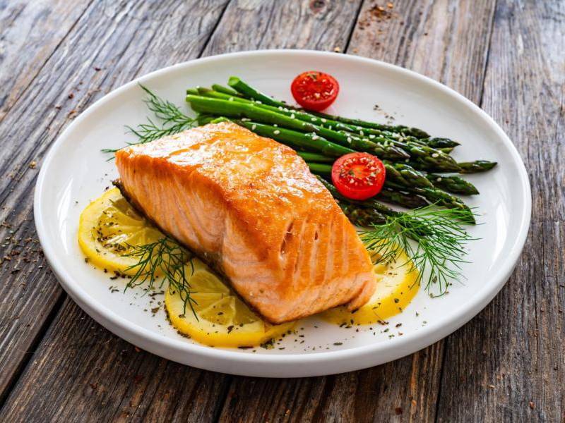 Comer balanceado y sano no es comer menos o aguantar hambre, es saber elegir porciones. Lo ideal es visitar a un nutricionista titulado para que pueda crear un plan alimenticio personalizado según las necesidades individuales.