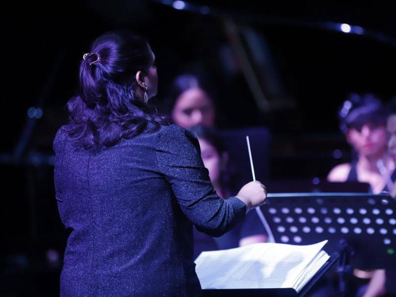 Angie Licona, la mente maestra detrás de la Banda Sinfónica Femenina.