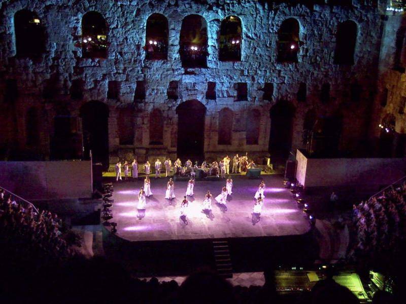 La compañía de ballet de Joaquin Cortes en el antiguo Teatro Herodus Atticus en las escaleras de la Acrópolis.
