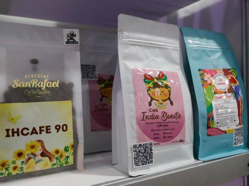La variedad de café expuesto fue extensa; muchas marcas vendieron sus productos de exportación.