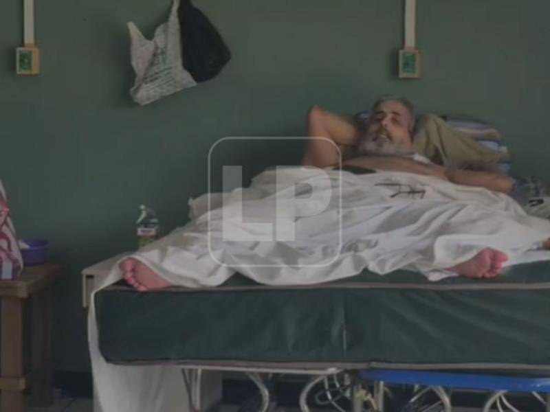 Profundo dolor y desconsuelo vive la familia de Nasser Hilsaca tras confirmarse su fallecimiento a las 8:00 de la mañana en el Hospital General Atlántida de La Ceiba. Diario La Prensa