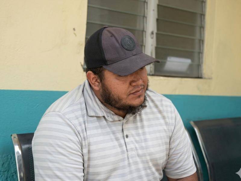 Un rapidito conducido por Héctor Arturo Zerón (foto) embistió a un joven y le quitó la vida en el sector de Búfalo, Villanueva. José Emanuel Torres (de 20 años) se dirigía a su trabajo en una maquila de la zona a eso de las 6:00 am y, cuando se bajó del bus, sufrió el accidente. El hecho ocurrió el martes 21 de abril.