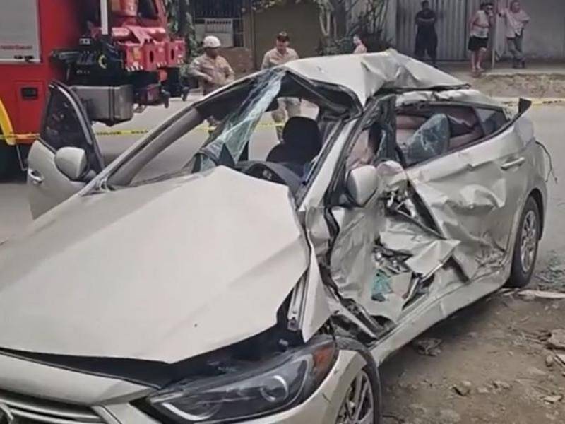 Maestra muere en accidente entre rastra y turismo en el Segundo Anillo de SPS