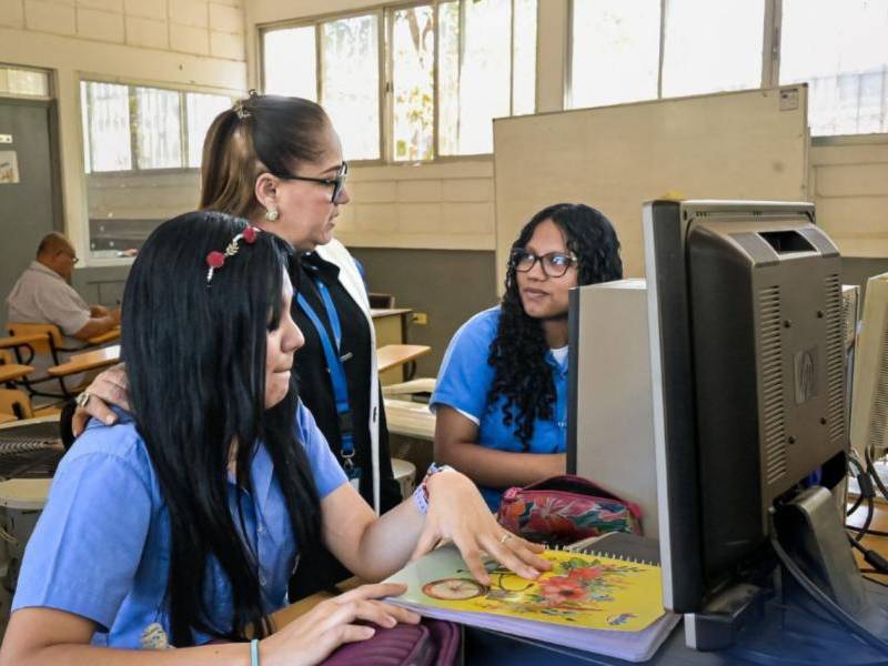 Se estima que al menos el 7% de los más de 17,500 centros educativos cuentan con acceso a internet.