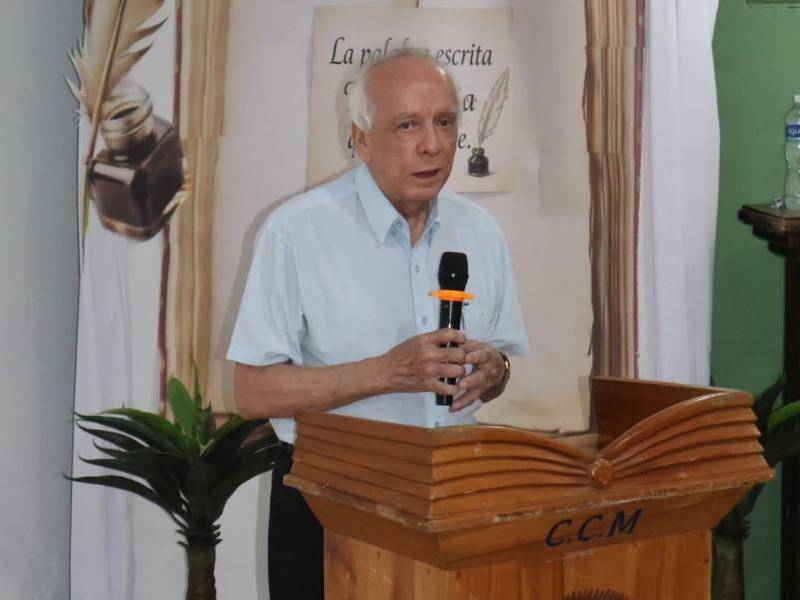 El escritor Julio Escoto durante su discurso en el lanzamiento del festival.