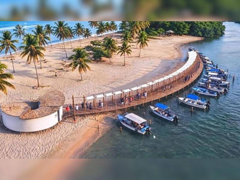 El embarcadero frente a la playa del centro de la ciudad de Tela, Atlántida, será una realidad para los lancheros que se dedican a la pesca y para las touroperadoras que realizan recorrido por los parques nacionales de la bahía.