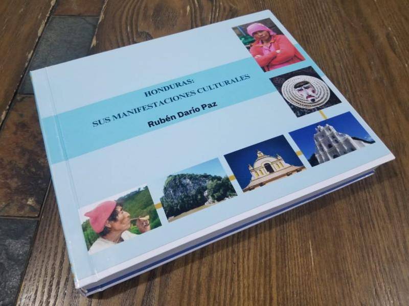 La portada del libro “Honduras: sus manifestaciones culturales”, mismo que cuenta con imágenes tomadas por su autor.