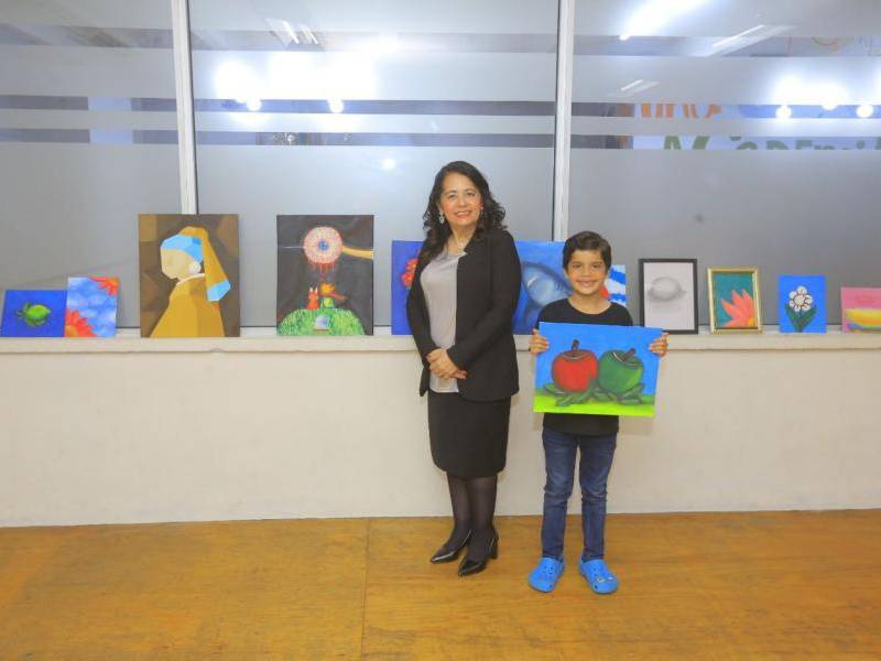 Los estudiantes de Pintura aprenden diferentes técnicas que utilizan en su proceso artístico.