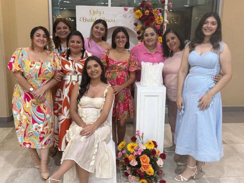 Gabriela Euceda Pineda, Sindy Recarte Pineda, Julisa Bohorquez Pineda, Maria Pineda ,Yadira Bohorquez Pineda, Crisly Bohorquez Pineda, Karla Leiva Pineda, Jaqueline de Euceda y Astrid Euceda Pineda.