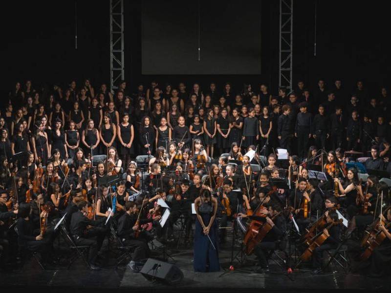 Para Fernández, la enseñanza musical se utiliza como una herramienta para guiar a la niñez hacia el arte, alejándola de realidades de riesgo social y brindándole un camino lleno de posibilidades.