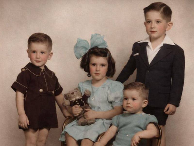 Don Emilio Santamaría (izquierda) junto a sus hermanos.