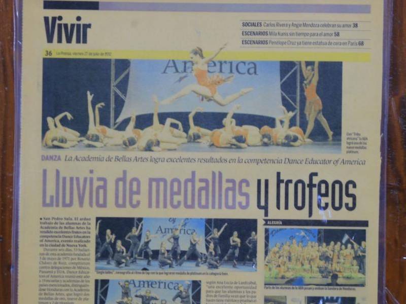 Dentro de las instalaciones de la academia, Ana Lucía Ruíz colecciona diferentes publicaciones impresas históricas de Diario La Prensa, enfocadas en las presentaciones artísticas de Bellas Artes