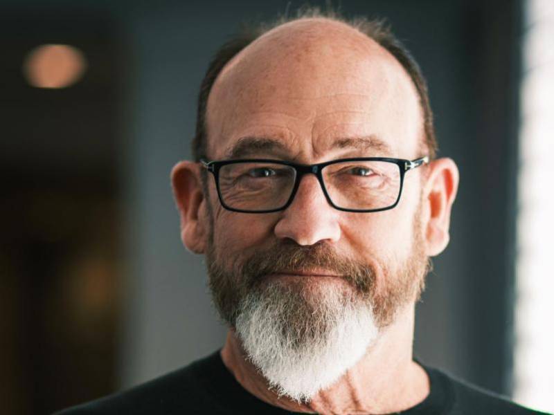 Chuck Russell fue director de cine, guionista y productor estadounidense.