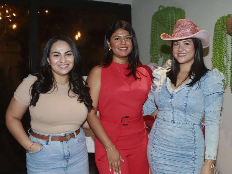 Zenia Bojórquez, Laura Reyes y Alejandra Rodríguez