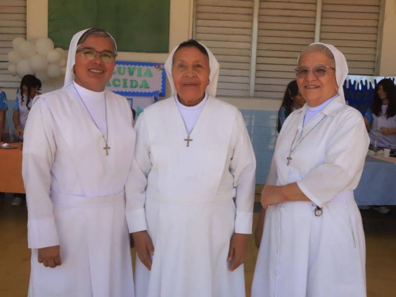 Sor Julia Sánchez, directora técnica de la María Mazzarello; Sor Consuelo Trigueros, directora de la institución; con Sor Celina Vélez, evangelizadora.