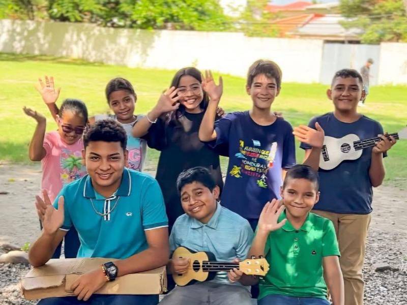 En septiembre del 2015, Uremu dio su primer paso en el Centro de Educación Básico Primero de Febrero, en la Colonia Satélite de San Pedro Sula. Desde allí, su misión se amplió a muchas zonas en contexto de riesgo social.