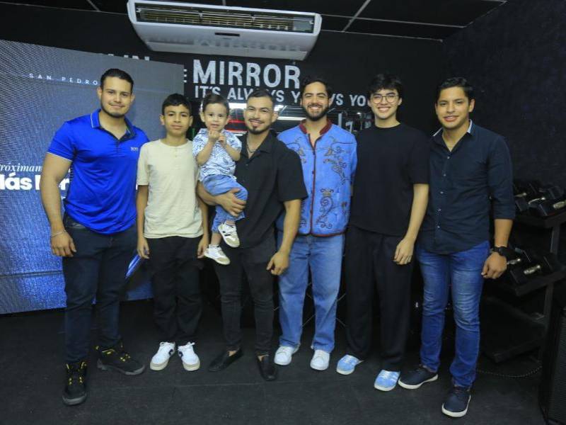 Erick, Jafet, Héctor y Emilio Altamirano junto a Kevin Banegas, Fernando Banegas y Eduardo García